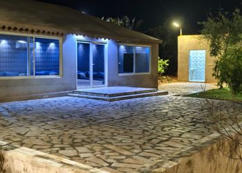 استراحة بغرفه نوم ومجالس