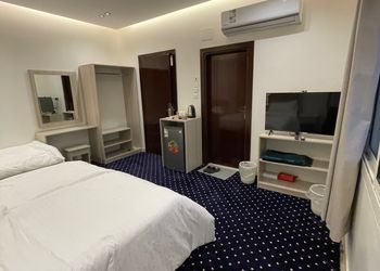استديو بأسرة مفردة وأثاث مريح