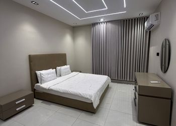 شاليه بألعاب أطفال وجلسة خارجية 
