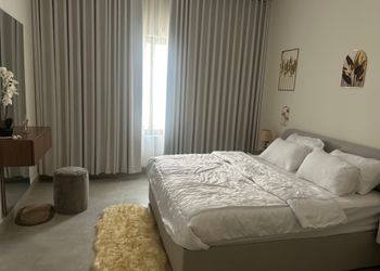 شقة بدخول ذاتي وغرفة نوم مريحة 