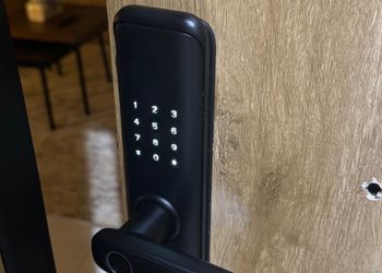 استديو بأثاث مريح وبسيط 