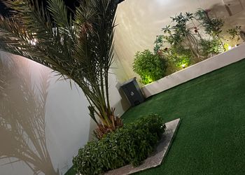 شاليه بمسطح اخضر وجلسة خارجية 
