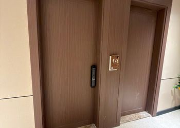شقة بغرفة معيشة وغرفتين نوم 