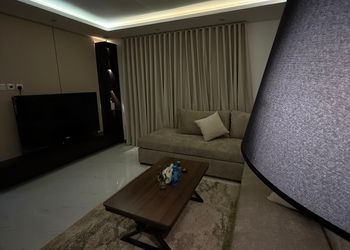 شقة بدخول ذاتي وصالة مريحة 