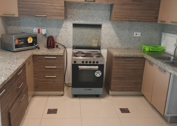 شاليه بجلسات مطلة على البحر 