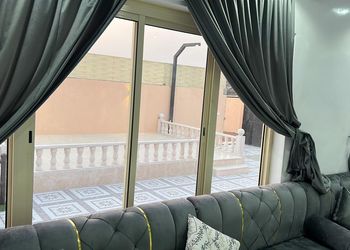 استراحة بمجلس وفناء خارجي 