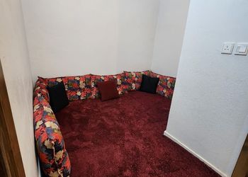 شقة بغرفتين نوم وصالة 