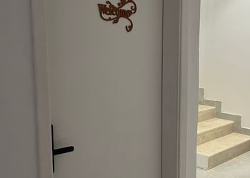 استديو بتصميم أنيق ودخول ذاتي