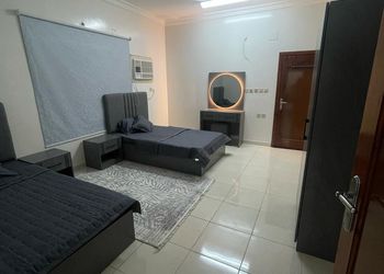 شقة بثلاث غرف نوم وصالة