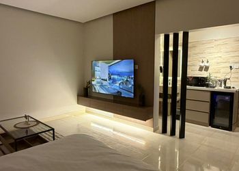 استديو بتصميم مودرن دخول ذاتي 
