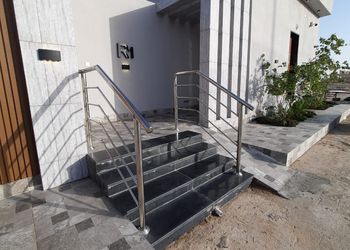 منتجع فندقي بمسبح خارجي