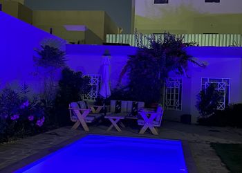شاليه بمسبح خارجي وجلسة