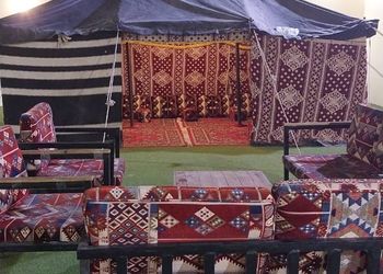 استراحة بمسطح أخضر ومجلس ومسبح 