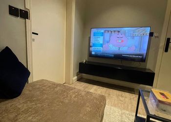 شقة بدخول ذاتي وغرفة نوم مريحة 