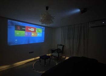 استديو بأثاث مريح وبسيط 