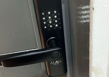 شقة بصالة مودرن بدخول ذاتي