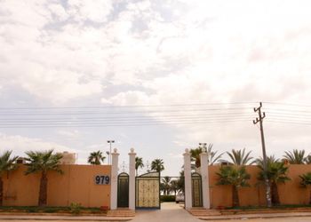 مزرعه بمجلسين وملعب كرة قدم و مطبخ