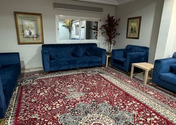 شقة بثلاث غرف نوم وصالة