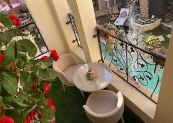 شاليه بجناح فاخر مطل على المسبح