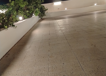 استراحة بمسبح خارجي ومجالس واسعة 