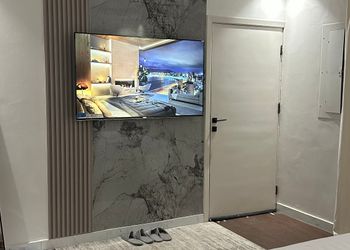استديو بأثاث مريح وبسيط 