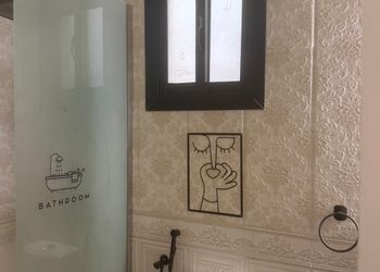 استديو بأثاث مريح وبسيط 
