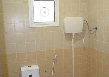 استراحة بملعب كرة طائرة ومسبح 