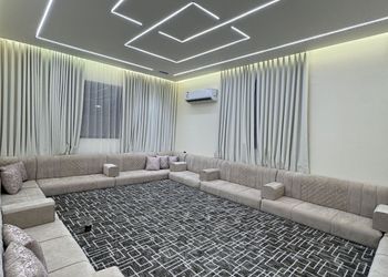 شاليه بصاله انيقة وجلسة خارجية