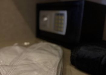 شقة بصالة أنيقة ودخول ذاتي 