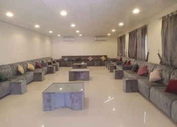 استراحة بمسبح خارجي ومجالس 