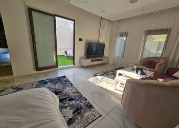 استديو بسرير ماستر وجلسة خارجية