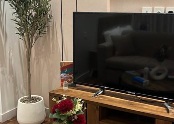 استديو بأثاث مريح وبسيط 
