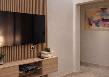 استديو بسرير ماستر وأثاث مريح 