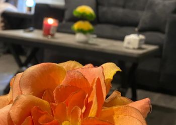 استديو بأثاث مريح وبسيط 