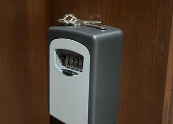 شقة بغرفة معيشة وغرفتين نوم 