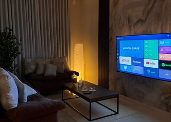 استديو بأثاث مريح وبسيط 