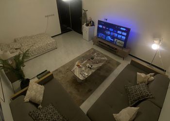 استديو بسرير مفرد وجلسة