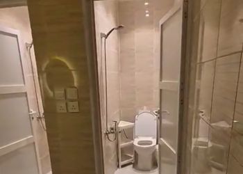 شاليه بألعاب مائية وجلسة خارجية