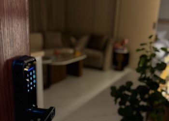 شقة أنيقة بصالة ودخول ذاتي 