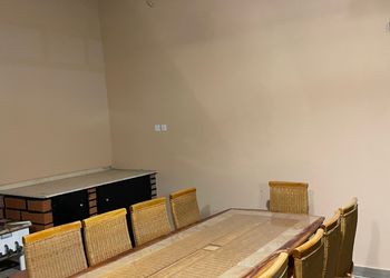 مزرعة بأطلالة جبلية وبيت شعر 