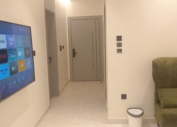 شقة بغرفة معيشة وغرفة نوم 