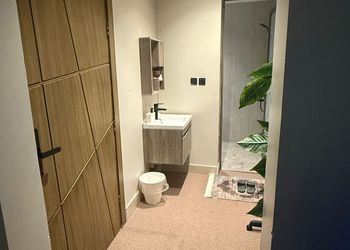 استديو بدخول ذاتي وسرير مريح