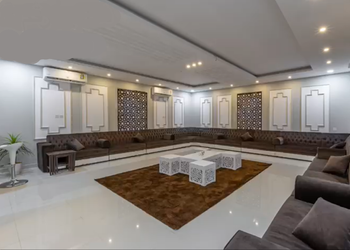 شاليه بمسطح اخضر ومسبح