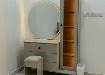 شقة بصالة مريحة وثلاث غرف نوم 