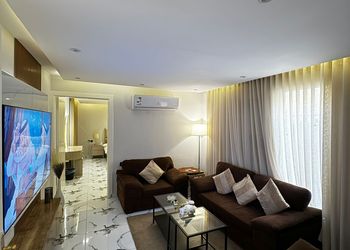 شقة راقية بصالة ودخول ذاتي