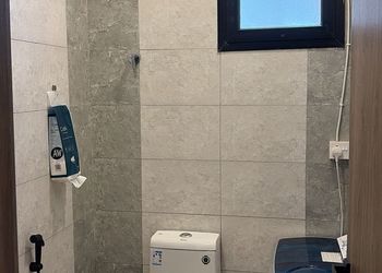 شقة بغرفة معيشة وغرفتين نوم 