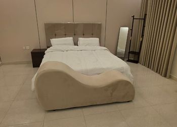 استديو بأثاث مريح وبسيط 