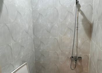 شقة بصالة جلوس وغرفة نوم 