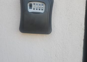 شقة بثلاث غرف نوم وصالة