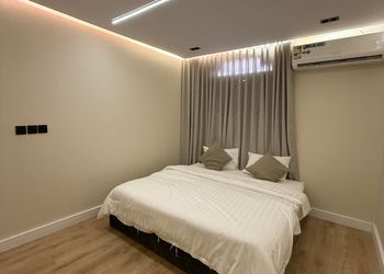 استديو بسرير ماستر وأثاث مريح 